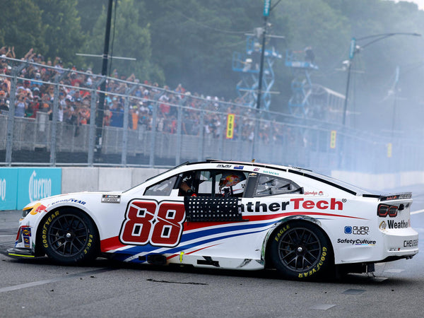 Shane van Gisbergen #88 2025 Chicago WIN 1:24 Diecast *PREORDER*